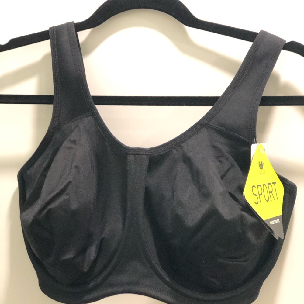 New wacoal sport bra. Comfortable to wear all day.